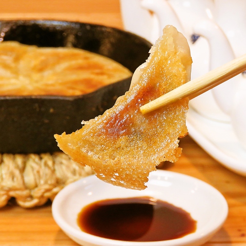 みんな大好き餃子!手作りの餃子をアツアツの丸鐡(鉄鍋)羽根つき餃子で!!