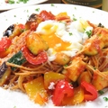 料理メニュー写真 【季節限定】夏野菜のトマトパスタ 温泉卵添え