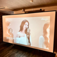 写真や動画を大画面で共有できるプロジェクター完備。パーティーやイベントをもっと華やかに！余興やスライドショーもOK！