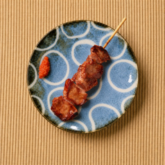 香ばしさ広がるやわらか豚タン豚カシラの串焼き
