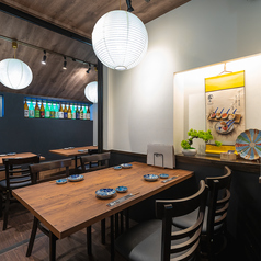 テーブル2～4名様。隠れ家のような店内で広々テーブル席