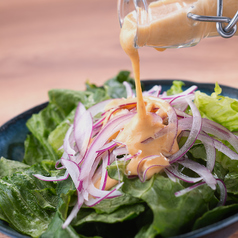 【名物】本当に美味しいドレッシングのサラダ/春菊の胡麻サラダ