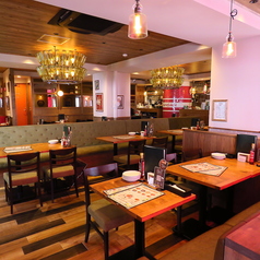 【テーブル席：2名席×22卓】