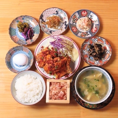厳選食材が食べ放題♪昼飲みも◎