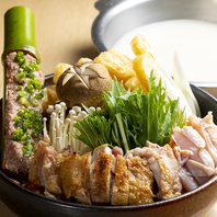 絶品地鶏鍋は水炊き・ちゃんこ・すき焼きの３種類ご用意