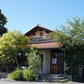 全国焼肉協会が主催する焼肉ソムリエ認定店「焼肉dining 京や」は、お客様からの熱いご要望にお応えし、精肉販売所「KYOYAGARDEN」を新たにオープンしました。KYOYA GARDENでは、瞬間冷凍技術を用いて鮮度と旨味を保った商品を提供しています。安心・安全はもちろん、美味しさを追求した絶品の阿波牛をぜひご賞味ください。