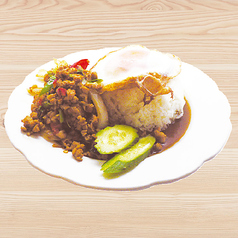 鶏肉のバジル炒めご飯　ガパオガイラカオ　Thai stir fried-minced chicken rice with basil