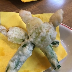 モッツァレッラチーズを詰めた花ズッキーニのフリット