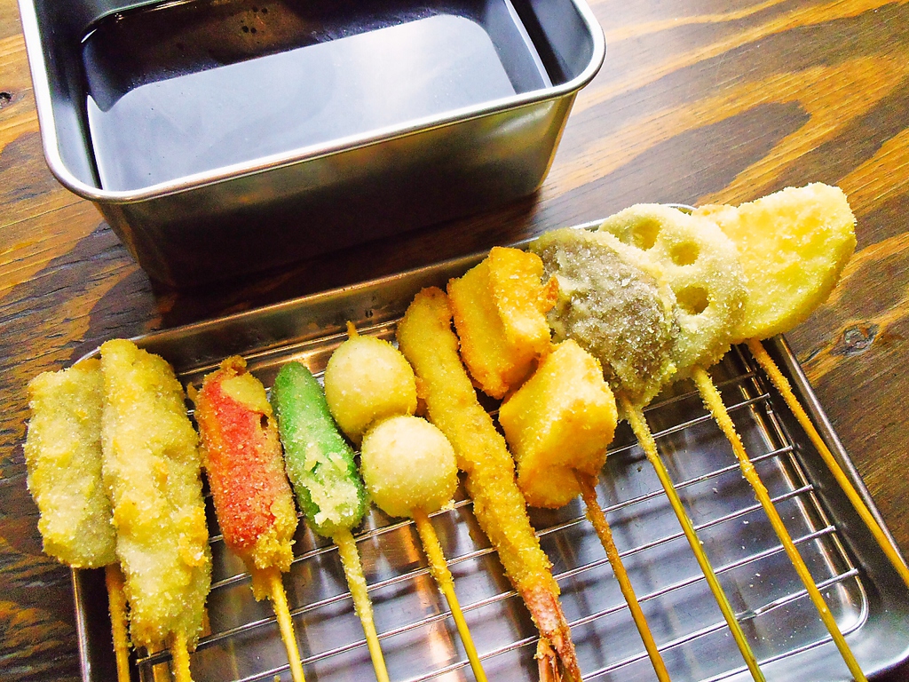 定番からアラカルトの10種類が楽しめます。美味しいお酒とどの串が合うか探してみてはいかがですか。