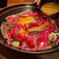こだわりの絶品ローストビーフを豪快に楽しめる！