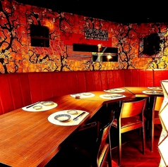 【大人の空間デザイナーズ個室席】大人の為の落ち着いた雰囲気となっております。2名様~150名様までご利用可能な完全個室席は名古屋駅で接待や女子会、合コンなど各種宴会に最適なプライベート個室空間♪お得な宴会コースプランもご予算に合わせて5000円~ご用意。誕生日や記念日にお得なサプライズ特典もご用意◎◎