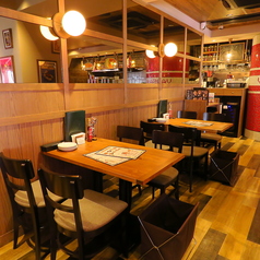 【テーブル席：4名席×4卓】