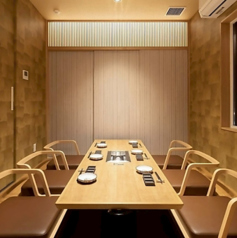 完全個室(小上がり堀りごたつ)6名×2席/10名×1席ご用意しております。