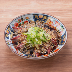 胡麻まみれのブリ刺し