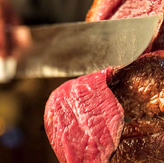 日替わりの厳選した赤身肉10種が楽しめる♪シュラスコ専門店の食べ放題シュラスココース！の写真