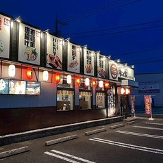 店舗前には駐車場も完備。お受け取りもスムーズです。