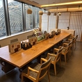 【大人数でご利用いただける大テーブル】8名様～10名様でご予約可能な大テーブルをご用意しております。ご宴会にもおすすめです。