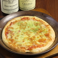 料理メニュー写真&nbsp;ガーリックピザ