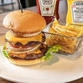 料理メニュー写真 スタークダブルチーズバーガー