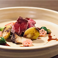 厳選された四季折々の旬の美味を贅沢に味わう料理の数々