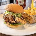 料理メニュー写真 ワイルドクリスピーチキンバーガー