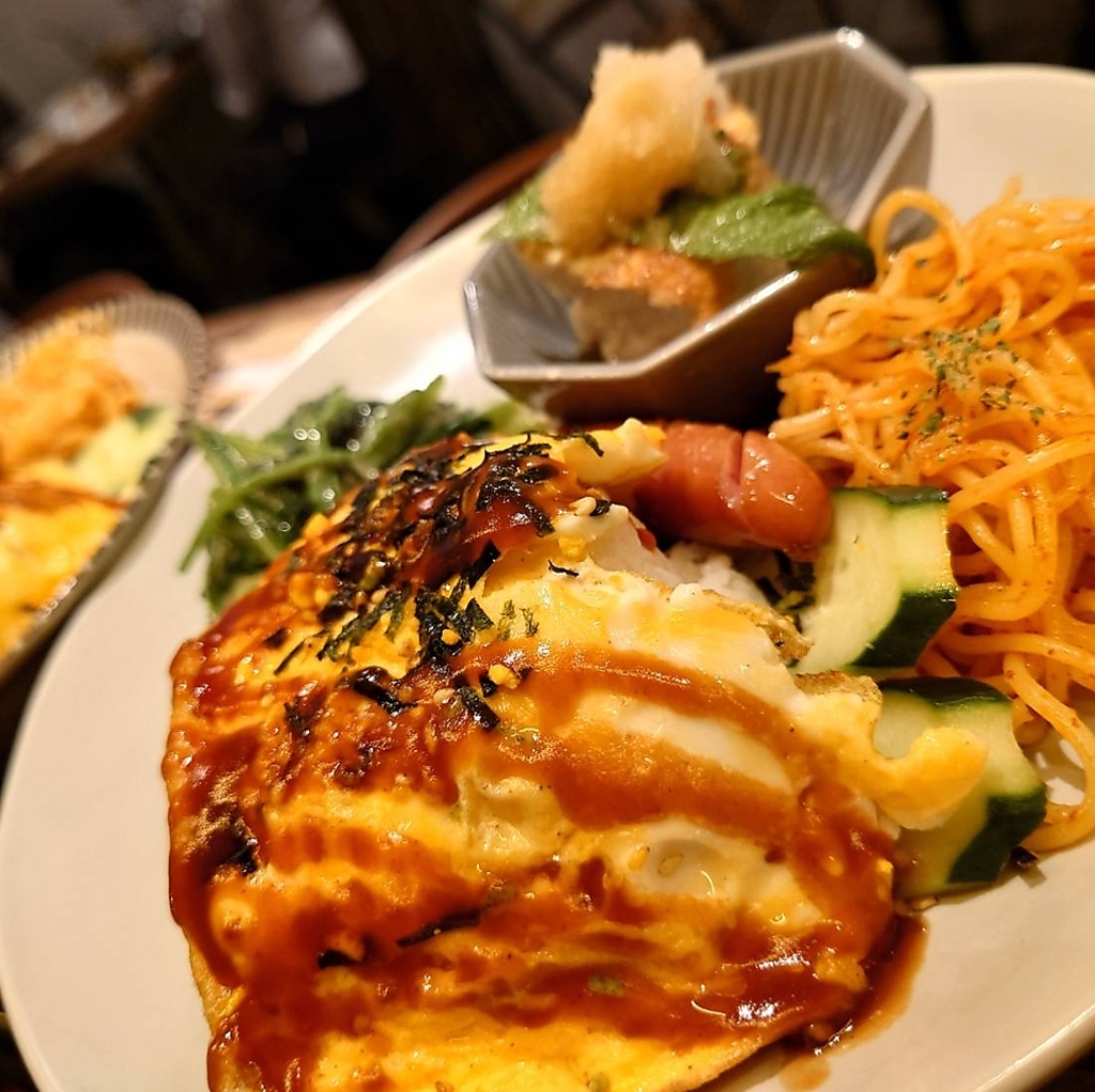 お客様にも根強い人気のあるオムライスです☆ケチャップライスと卵が合わさり、口の中でとろけます♪