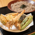 料理メニュー写真&nbsp;海老と野菜の天ぷらとざる蕎麦