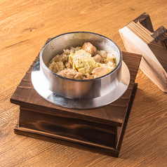 若鶏のガーリックバター釜めし