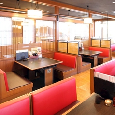 ご家族・お仲間の集まりなどのシーンに合わせてお使いいただけます。※店舗により部屋の配置・席数が異なる場合がございます