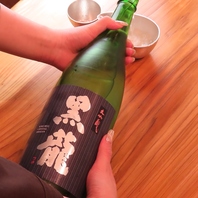 お料理に合うお酒の数々、取り揃えております。
