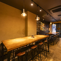 8名掛けのロングテーブルは、4名様席×2卓としても使うことができます。よりアットホームな雰囲気を楽しむことができます♪