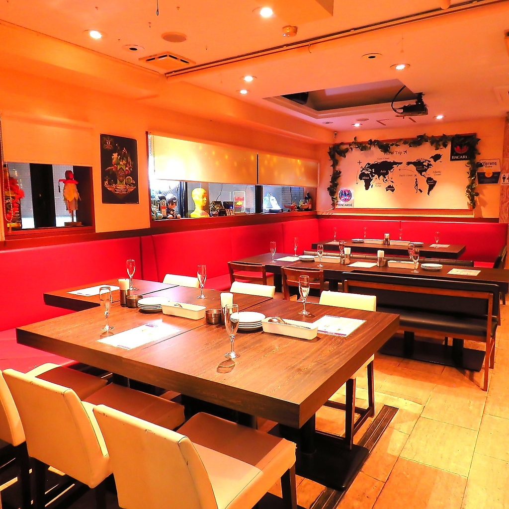 貸切時の配置一例。イスを全て無しにする場合もあります。着席50名様、半立食は90名様まで。貸切OK!