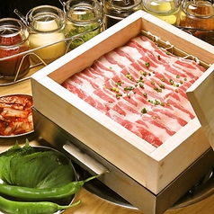 牛サムギョプサル食べ放題 韓国料理 9"36 ギュウサム 新大久保店の特集写真