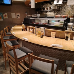 ライブ感のあるカウンター席は、昼飲み、昼宴会、歓送迎会などの各種宴会、女子会誕生日会、忘年会などの少人数宴会にも◎一人飲みや会社帰りの一杯など気軽に立ち寄るのも◎