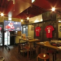 活気あふれる空間！仲間と囲む賑やかな美食タイム