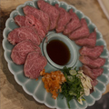 料理メニュー写真&nbsp;新名物！黒毛和牛の藁焼き