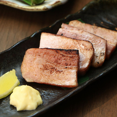 藁香る!厚切りベーコン藁焼き