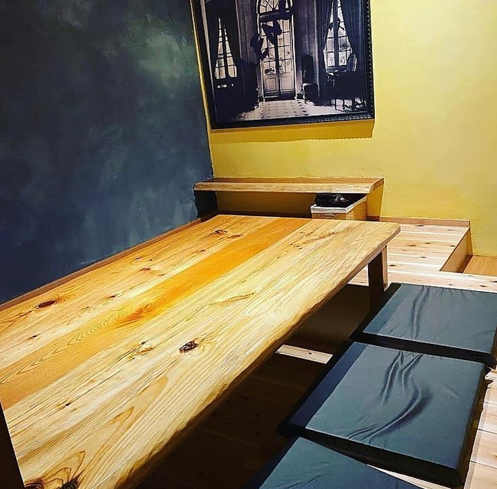 周りを気にせずお食事をお楽しみ頂ける個室席をご用意しております。