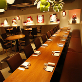 全席禁煙となっており、快適な食事環境を提供しています。非喫煙者の方も安心してご利用いただけます。また、同フロアには喫煙所を完備しておりますので、喫煙される方も安心してご利用できます。当店は、皆様がリラックスできるよう努めております。