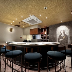 落ち着いた雰囲気の店内でいただくお料理をお楽しみいただけます。カウンター席でいただくお料理はライブ感をお楽しみいただきながら。。。記念日・女子会・宴会・誕生日会などお待ちしております。