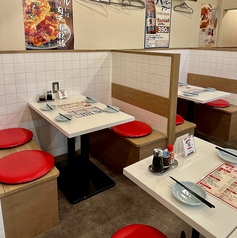 4名席×2テーブル