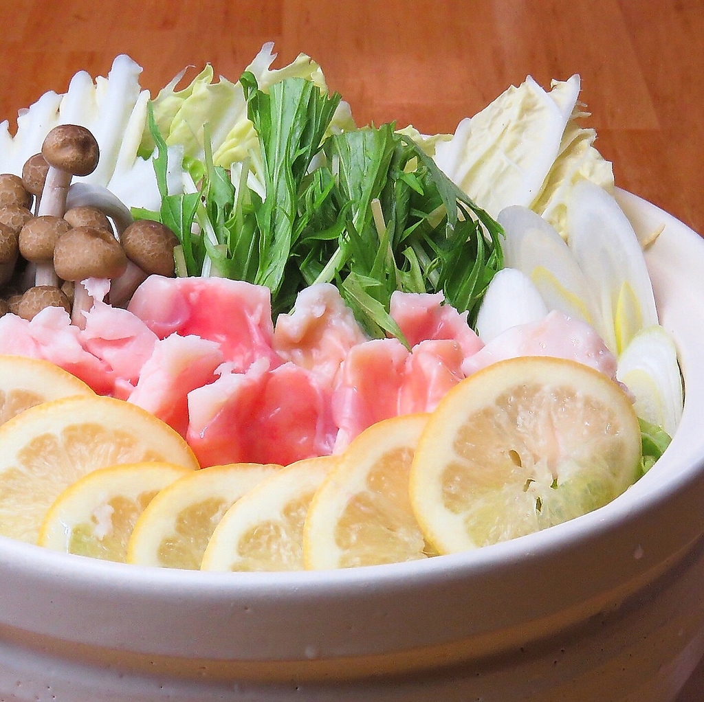 自慢の鶏ガラスープを使ったお鍋はスープとお肉が選べる★鶏ガラを24時間以上煮込んで旨味たっぷり♪