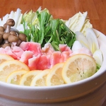 自慢の鶏ガラスープを使ったお鍋はスープとお肉が選べる★鶏ガラを24時間以上煮込んで旨味たっぷり♪