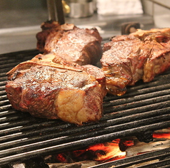 骨付き仔羊肉の炭火焼き（2本）