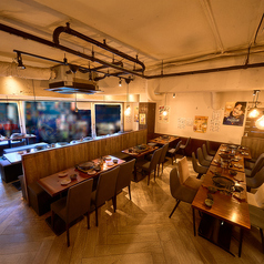 月から木時間問わず25名から貸切可能　金曜、祝前日17時から20時半終了まで40名から20時半以降25名から貸切可能　土日祝日20名から貸切可能