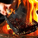 【炭火の香りと旨味がたまらない！】炭火で焼き上げる地鶏の炭火焼。絶品料理をぜひご賞味ください★