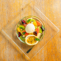 季節フルーツのマチェドニア　ヴァニラジェラート添え