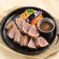 【こだわりの厳選肉を心ゆくまで贅沢に味わう】