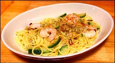 パスタ・海老とズッキーニのペペロンチーノ