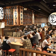 活気溢れる1Fと寛ぎの2F。多様な宴会を叶える上質空間